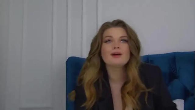 Image 2 of crystallyons Stream on Chaturbate on 1 month ago