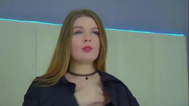 Image 2 of crystallyons Stream on Chaturbate on 24 days ago
