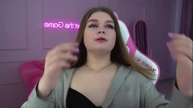 Image 10 of crystallyons Stream on Chaturbate on 21 days ago