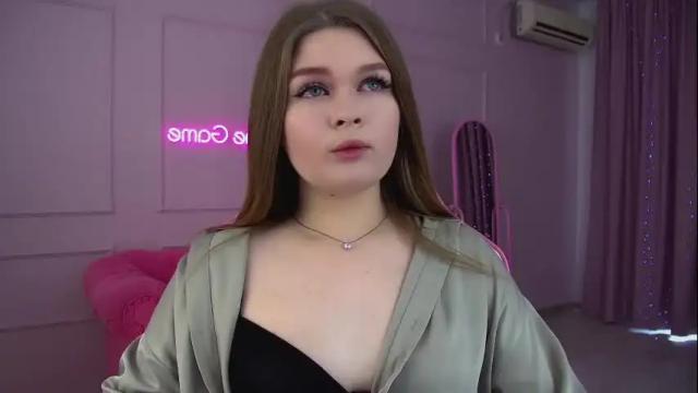 Image 7 of crystallyons Stream on Chaturbate on 21 days ago