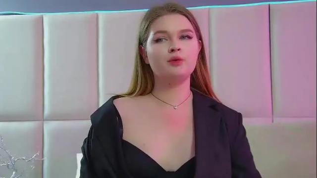 Image 3 of crystallyons Stream on Chaturbate on 14 days ago