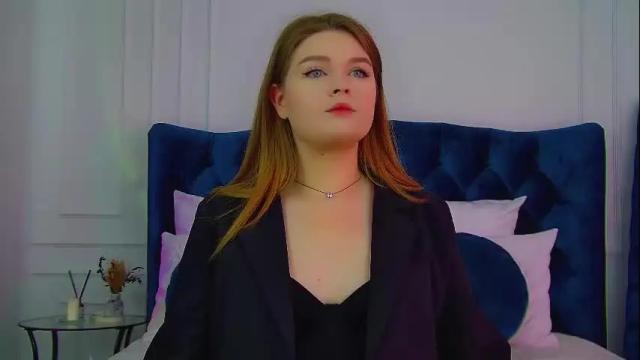 Image 8 of crystallyons Stream on Chaturbate on 1 month ago