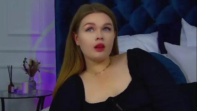 Image 6 of crystallyons Stream on Chaturbate on 1 month ago