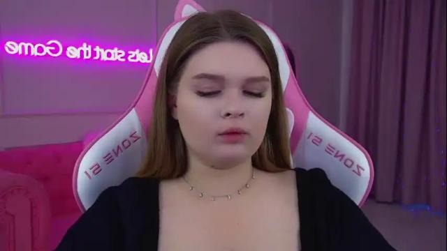 Image 6 of crystallyons Stream on Chaturbate on 1 month ago