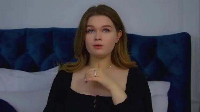 Image 4 of crystallyons Stream on Chaturbate on 1 month ago