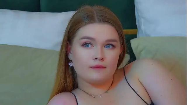 Image 2 of crystallyons Stream on Chaturbate on 26 days ago