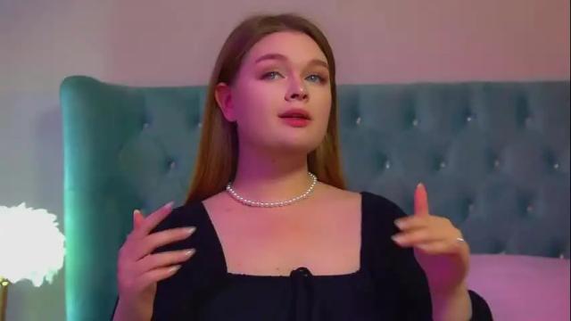 Image 11 of crystallyons Stream on Chaturbate on 23 days ago