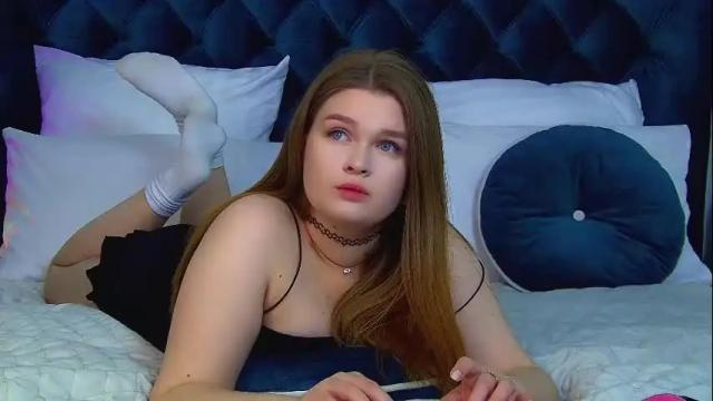 Image 12 of crystallyons Stream on Chaturbate on 22 days ago