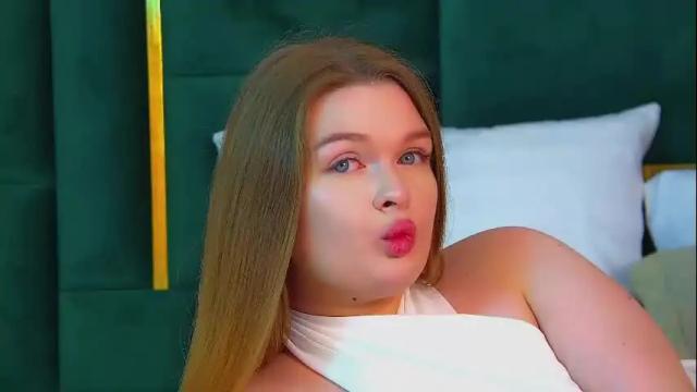 Image 7 of crystallyons Stream on Chaturbate on 14 days ago