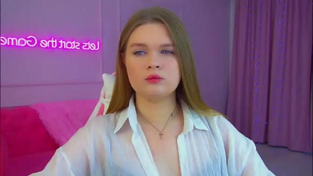 Image 7 of crystallyons Stream on Chaturbate on 2 months ago