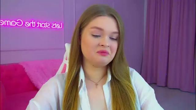 Image 8 of crystallyons Stream on Chaturbate on 2 months ago