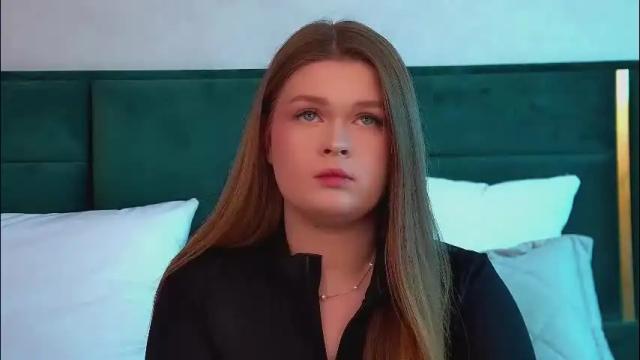 Image 10 of crystallyons Stream on Chaturbate on 1 month ago