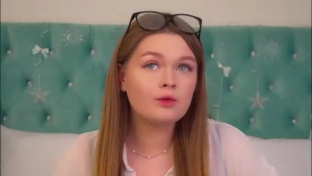 Image 7 of crystallyons Stream on Chaturbate on 1 month ago