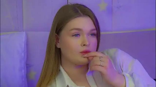 Image 7 of crystallyons Stream on Chaturbate on 1 month ago