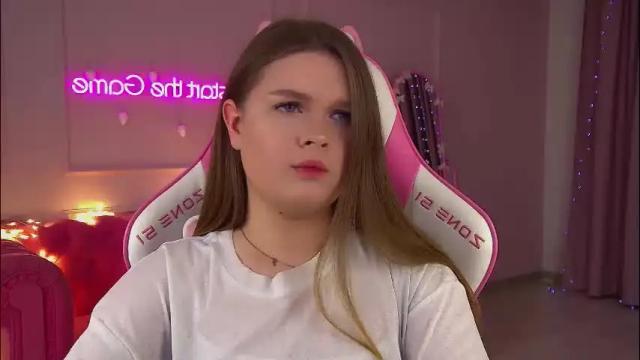 Thumbnail 1, crystallyons's Stream at Chaturbate, 1 month ago