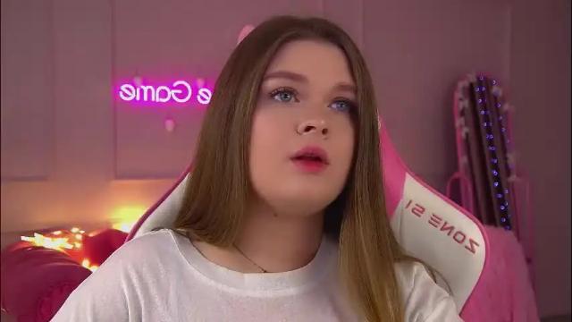 Image 3 of crystallyons Stream on Chaturbate on 1 month ago