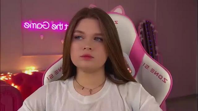 Image 7 of crystallyons Stream on Chaturbate on 1 month ago