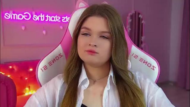 Image 12 of crystallyons Stream on Chaturbate on 1 month ago