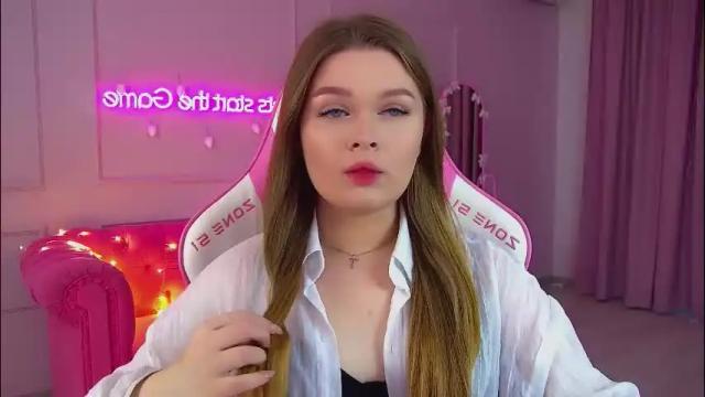 Image 7 of crystallyons Stream on Chaturbate on 1 month ago