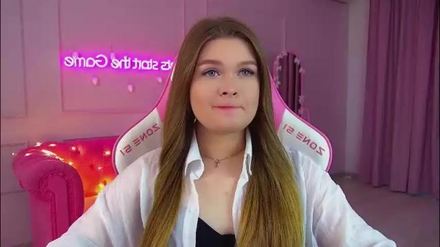 Image 8 of crystallyons Stream on Chaturbate on 1 month ago