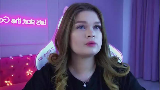 Image 10 of crystallyons Stream on Chaturbate on 24 days ago