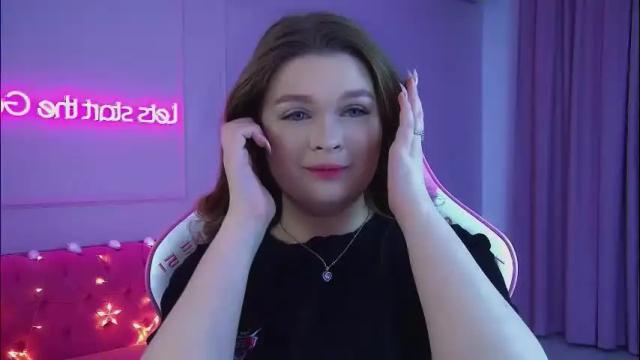 Image 12 of crystallyons Stream on Chaturbate on 24 days ago