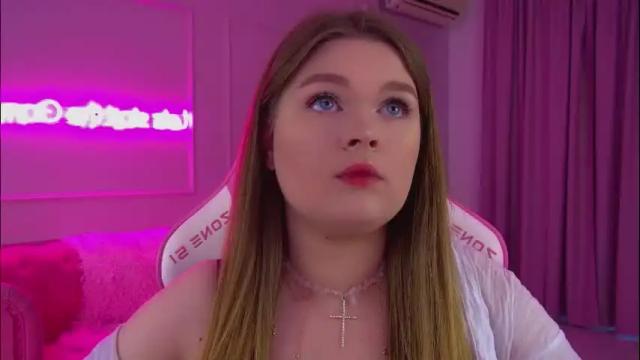 Image 2 of crystallyons Stream on Chaturbate on 7 days ago