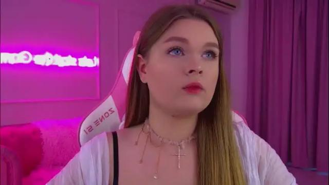 Image 3 of crystallyons Stream on Chaturbate on 7 days ago