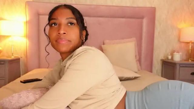 Image 8 of crystalmartinez_ Stream on Chaturbate on 19 months ago