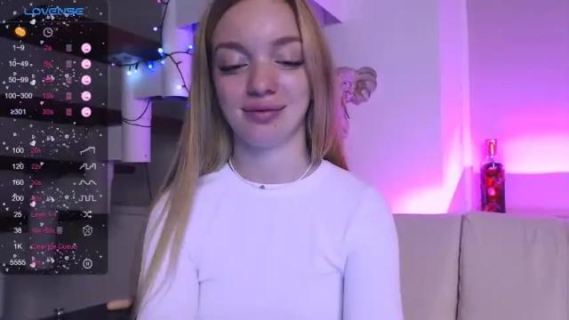Image 3 of crystalmia69 Stream on Chaturbate on 17 months ago