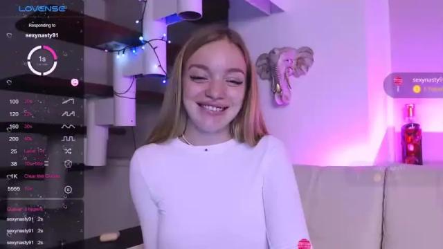 Image 4 of crystalmia69 Stream on Chaturbate on 17 months ago