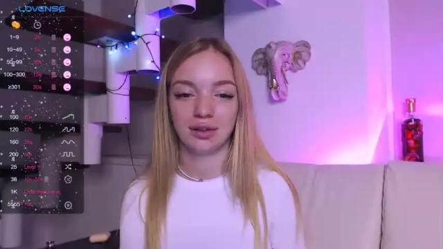 Image 6 of crystalmia69 Stream on Chaturbate on 17 months ago