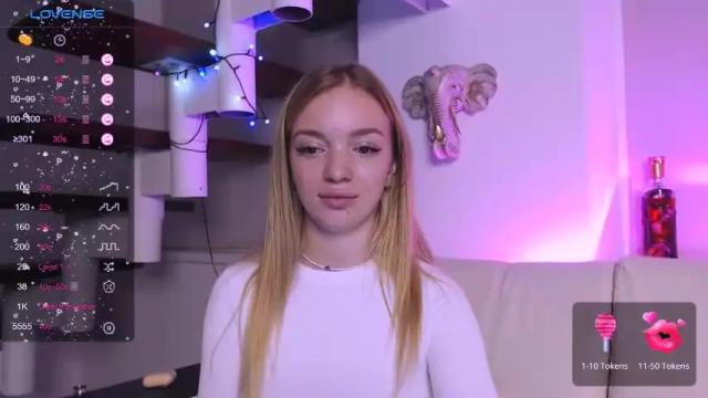 Image 7 of crystalmia69 Stream on Chaturbate on 17 months ago