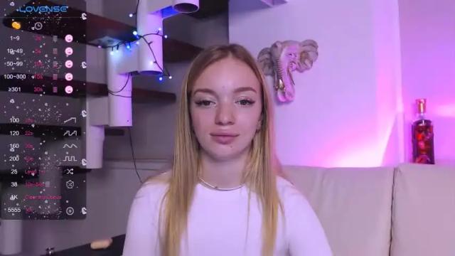 Image 8 of crystalmia69 Stream on Chaturbate on 17 months ago