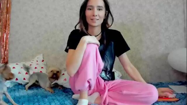 Image 2 of crystalnut Stream on Chaturbate on 1 month ago
