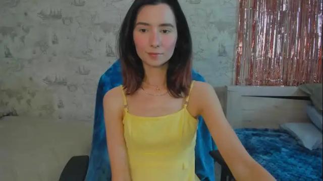 Image 4 of crystalnut Stream on Chaturbate on 6 days ago