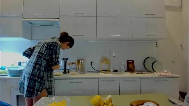 Image 2 of crystalnut Stream on Chaturbate on 1 month ago