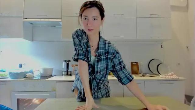 Image 4 of crystalnut Stream on Chaturbate on 1 month ago