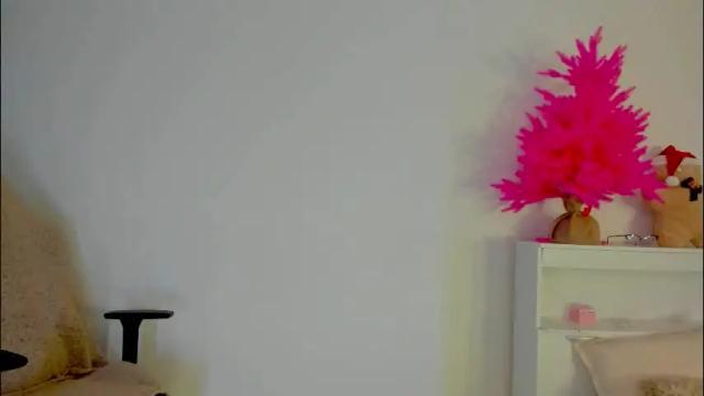 Image 2 of crystalnut Stream on Chaturbate on 16 days ago