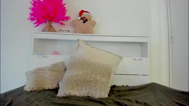 Image 8 of crystalnut Stream on Chaturbate on 11 days ago