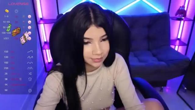 Image 8 of crystalove_ Stream on Chaturbate on 16 months ago