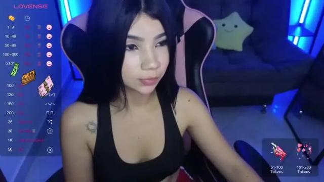 Image 6 of crystalove_ Stream on Chaturbate on 15 months ago
