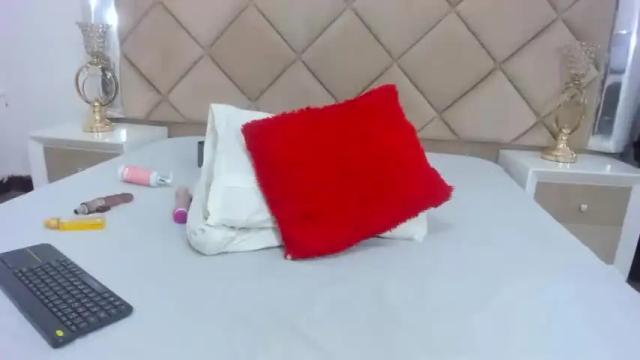 Image 12 of crystalross_ Stream on Chaturbate on 15 months ago