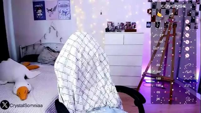 Image 11 of crystalsomnia Stream on Chaturbate on 1 month ago