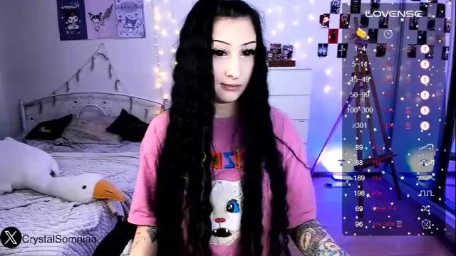 Image 8 of crystalsomnia Stream on Chaturbate on 1 month ago