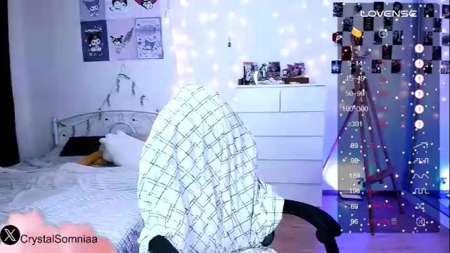 Image 10 of crystalsomnia Stream on Chaturbate on 28 days ago