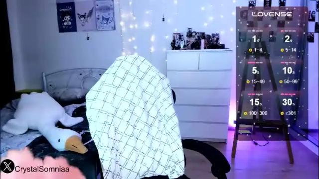 Image 6 of crystalsomnia Stream on Chaturbate on 1 month ago