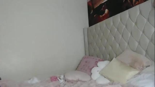 Image 2 of crystalsweet2000 Stream on Chaturbate on 1 month ago