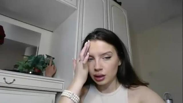 Image 12 of crystalsweet2000 Stream on Chaturbate on 1 month ago