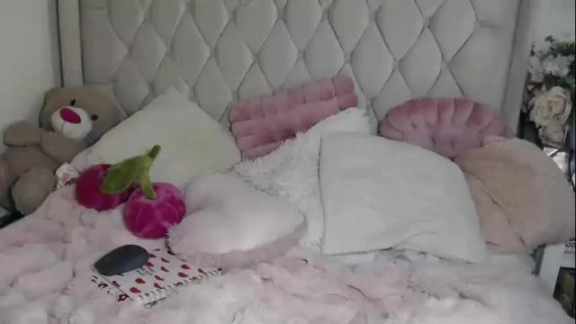 Image 7 of crystalsweet2000 Stream on Chaturbate on 1 month ago
